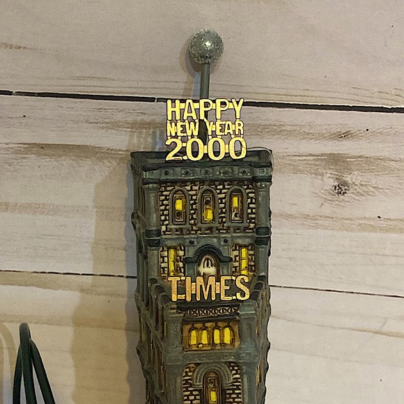 DEPARTMENT 56 - Times Tower Ornament – Classic Ornament Series –Heritage Village - Picture 5 of 10